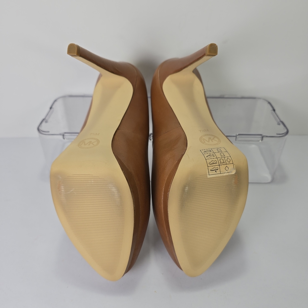 Michael Kors Hamilton Platform Leather Pumps Heels Caramel Tan Gold Lock Sz 7.5 - Picture 8 of 9